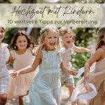 Kinder rennen und lachen auf einer Hochzeitsfeier