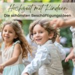 Kinder lachen und tanzen auf einer Hochzeit